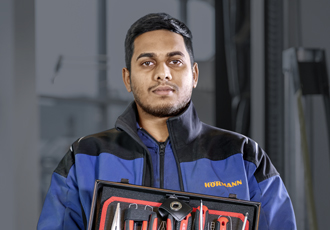 Mayuran Selvanayagam, Servicetechniker